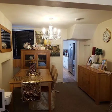 Entire Place In Scarborough. North Bay Beach, Peasolm Park And Centre All 5 Minute Walk *